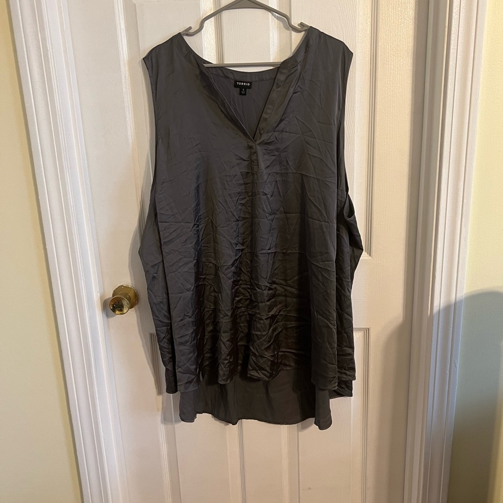 Torrid Satin Split Front Tank Sleeveless V Neck Silky Top Grey Size 5